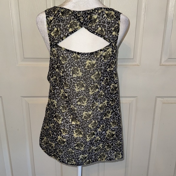Torrid Black, Yellow And White Rose Print Chiffon Ruffle/Button Detail Tank - Picture 5 of 8